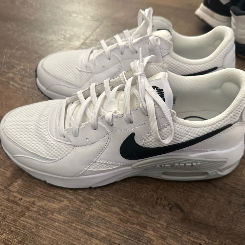 Women’s Nike air max size 9.5